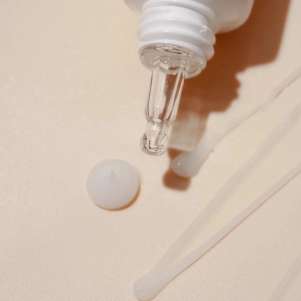 Crème contour des yeux TW-Real Eye Cream de la marque Isntree, soin hydratant et anti-âge pour le contour des yeux.