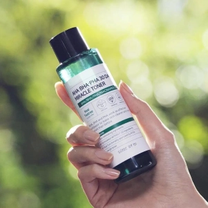 tonique AHA-BHA-PHA 30 Days Miracle Toner exfoliante et purifiante pour resserrer les pores et révéler une peau éclatante