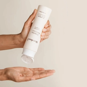 Après-shampoing Morethan8 Thickening Conditioner donne volume et force aux cheveux fins tout en les rendant brillants.