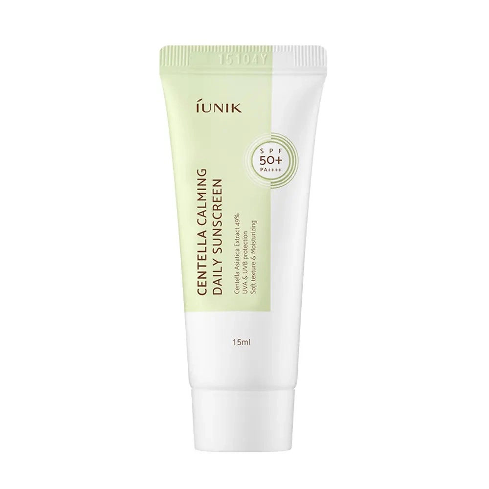 Crème solaire Centella Calming Daily Sunscreen de Iunik, soin coréen apaisant à la centella pour protéger et hydrater la peau.