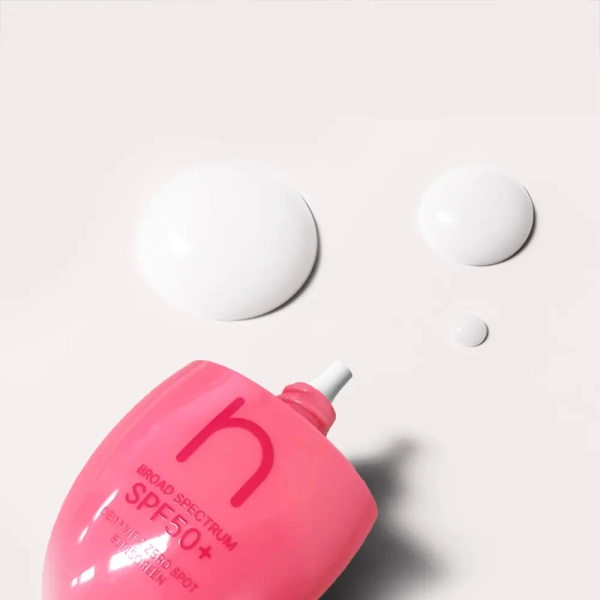 Crème solaire Dewy Vita Zero Spot Sunscreen SPF 50+ de Hamel, soin coréen éclat pour protéger et unifier la peau.