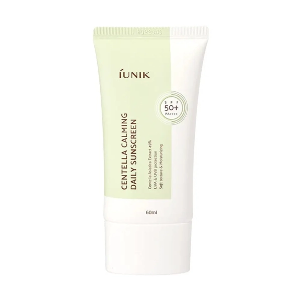 Crème solaire Centella Calming Daily Sunscreen de Iunik, soin coréen apaisant à la centella pour protéger et hydrater la peau.