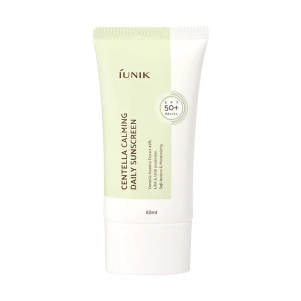 Crème solaire Centella Calming Daily Sunscreen de Iunik, soin coréen apaisant à la centella pour protéger et hydrater la peau.