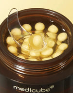 Crème hydratante enrichie en vitamine C pour une peau éclatante et un teint unifié. Soins visage coréen de la marque MEDICUBE.