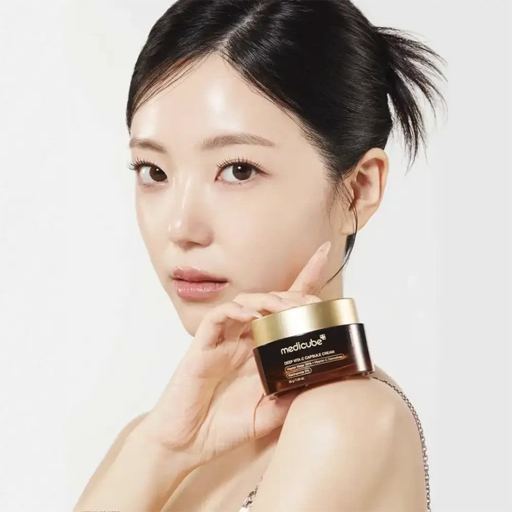 Crème hydratante enrichie en vitamine C pour une peau éclatante et un teint unifié. Soins visage coréen de la marque MEDICUBE.