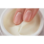 Medicube Zero Pore Cream 2.0 50ml, texture prélevée au doigt, soin coréen K Beauty Cosmetics
