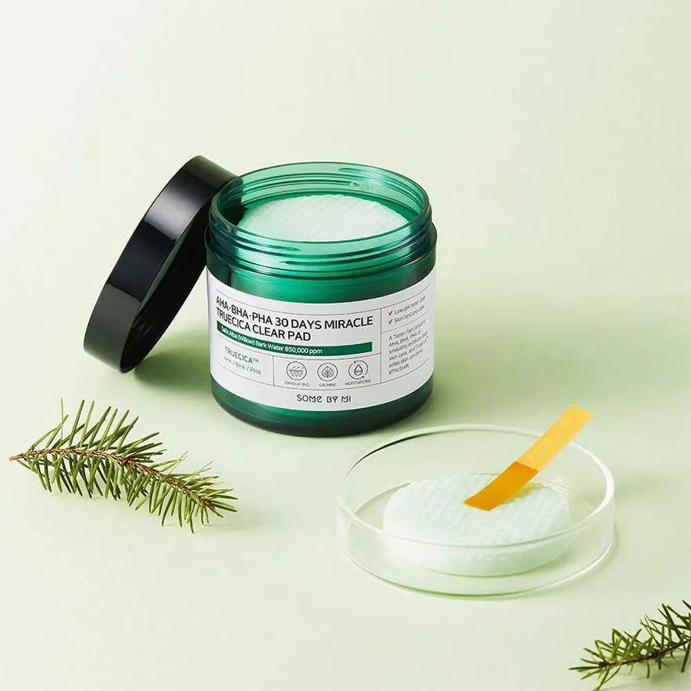 pad exfoliants coréens AHA-BHA-PHA 30 Days Miracle Truecica Clear Pad pour purifier les pores et apaiser la peau avec Truecica