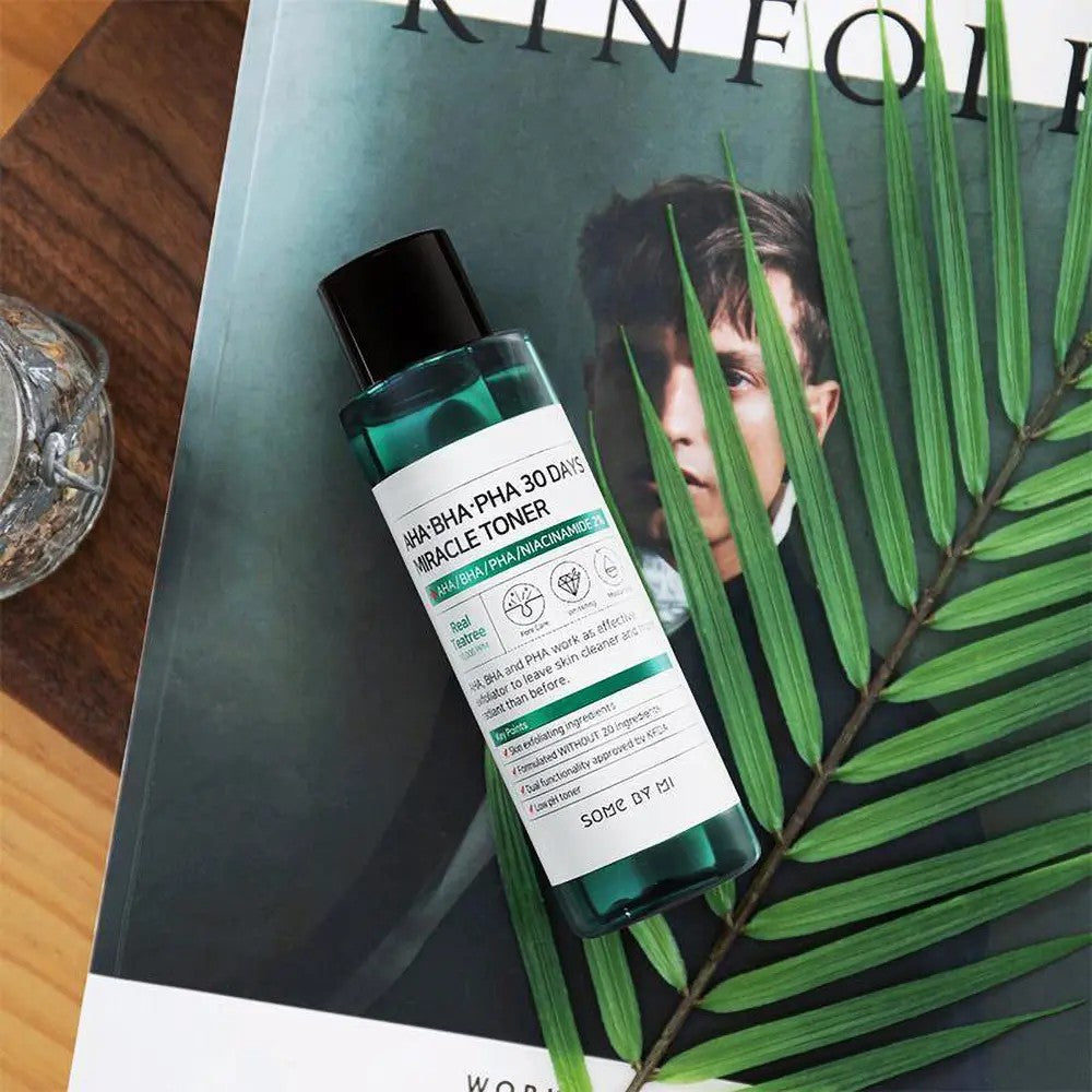 tonique AHA-BHA-PHA 30 Days Miracle Toner exfoliante et purifiante pour resserrer les pores et révéler une peau éclatante