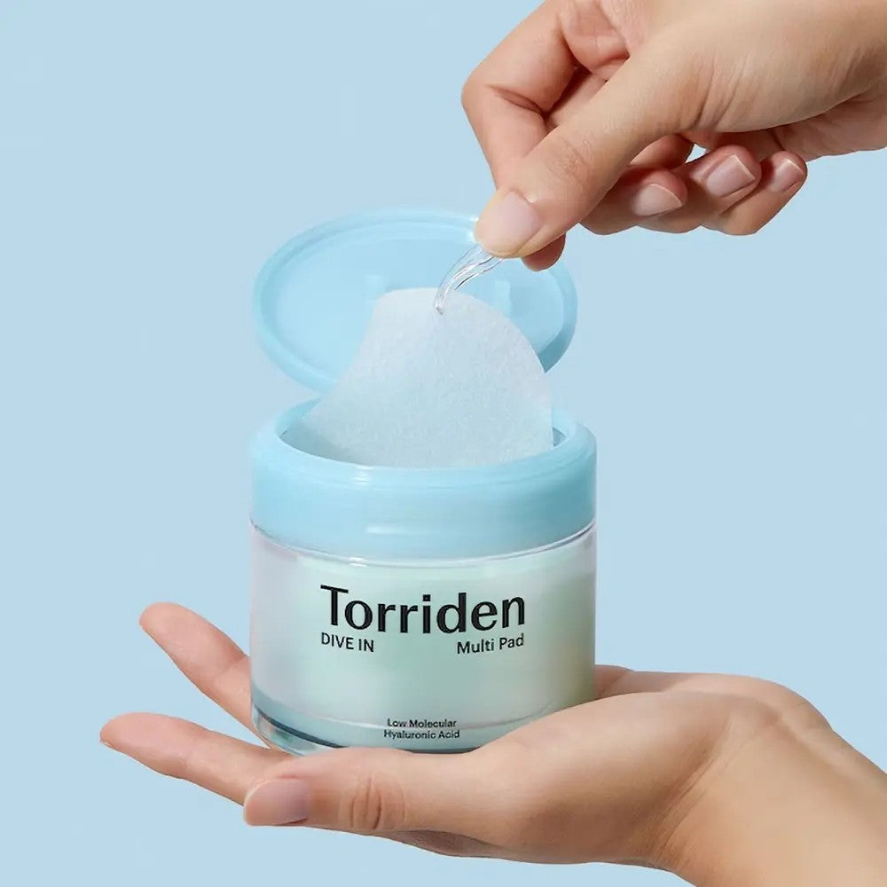 Disques hydratants Dive In Multi Pad de Torriden à l’acide hyaluronique pour lisser, hydrater et rafraîchir la peau.