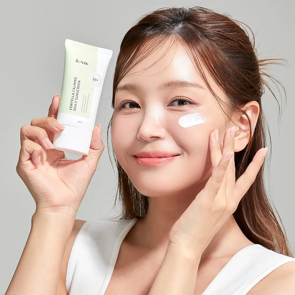 Crème solaire Centella Calming Daily Sunscreen de Iunik, soin coréen apaisant à la centella pour protéger et hydrater la peau.