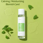 Lotion tonique Tea Tree Toner de IUNIK purifiante et apaisante, enrichie en tea tree pour équilibrer et rafraîchir la peau.