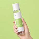 Lotion tonique Tea Tree Toner de IUNIK purifiante et apaisante, enrichie en tea tree pour équilibrer et rafraîchir la peau.