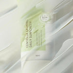 Crème solaire Centella Calming Daily Sunscreen de Iunik, soin coréen apaisant à la centella pour protéger et hydrater la peau.