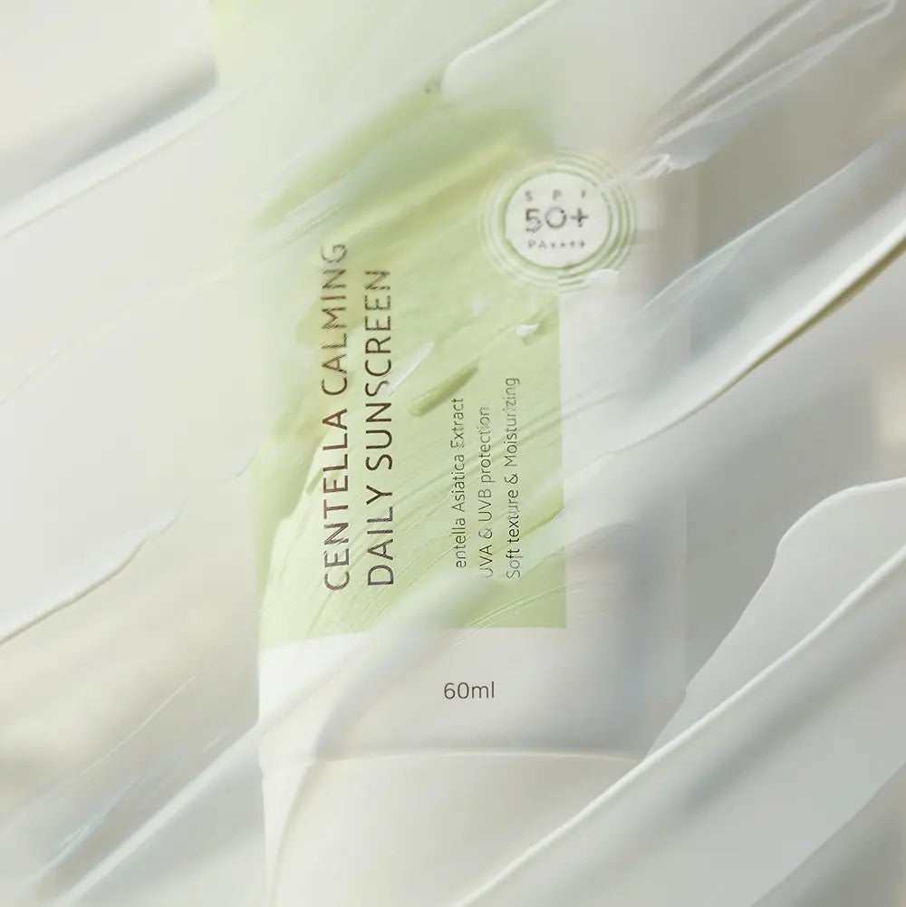 Crème solaire Centella Calming Daily Sunscreen de Iunik, soin coréen apaisant à la centella pour protéger et hydrater la peau.