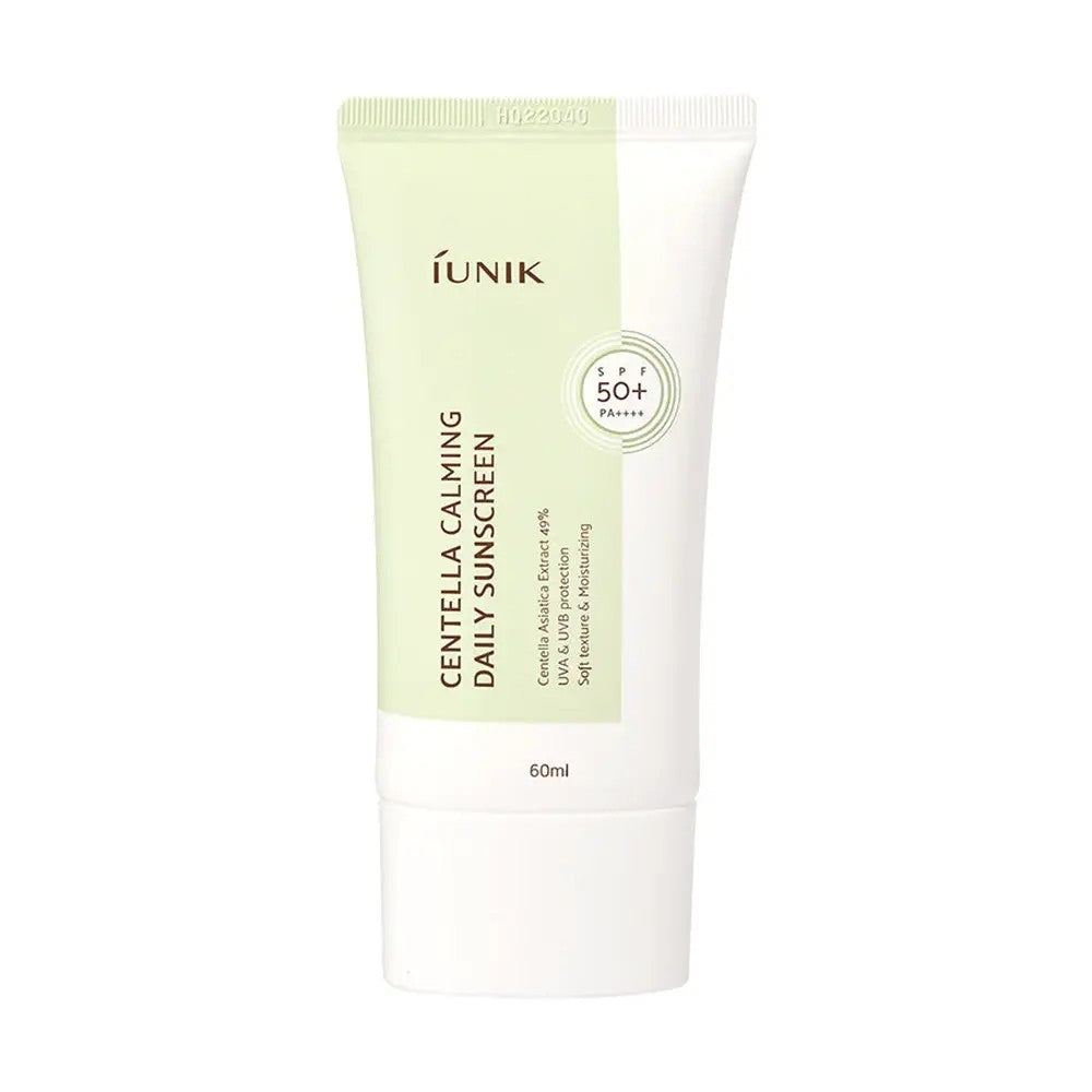 Crème solaire Centella Calming Daily Sunscreen de Iunik, soin coréen apaisant à la centella pour protéger et hydrater la peau.