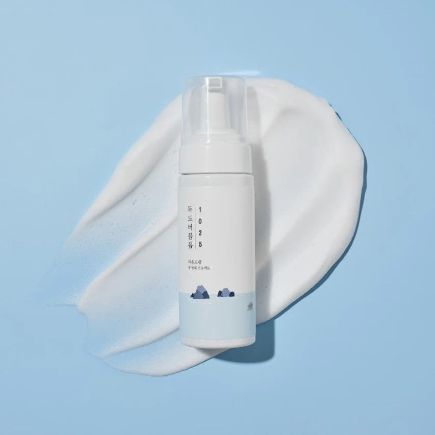 Nettoyant Dokdo Bubble Foam de Round Lab, mousse coréenne douce pour purifier et hydrater la peau.