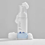 Nettoyant Dokdo Bubble Foam de Round Lab, mousse coréenne douce pour purifier et hydrater la peau.