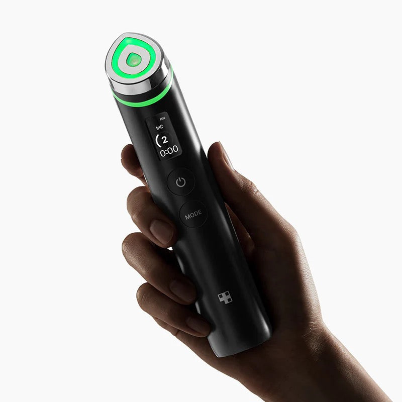 Appareil de soin du visage anti-âge multifonction. Électrostimulation. Photothérapie LED. Vibrations soniques. Raffermit les contours et améliore l’absorption des actifs.
Medicube