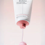 Nettoyant visage 2-en-1 au collagène et acide hyaluronique.