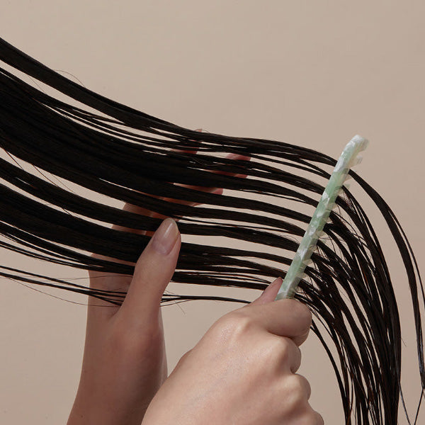 Aromatica Ritual Hair Oil, application sur cheveux, soin capillaire coréen K Beauty Cosmetics