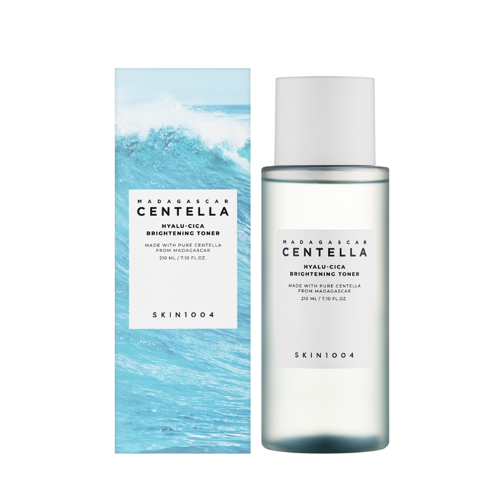 Tonique éclaircissant à la Centella de Madagascar et au complexe Hyalu-Cica, qui hydrate, apaise, unifie le teint et améliore l’éclat naturel de la peau.